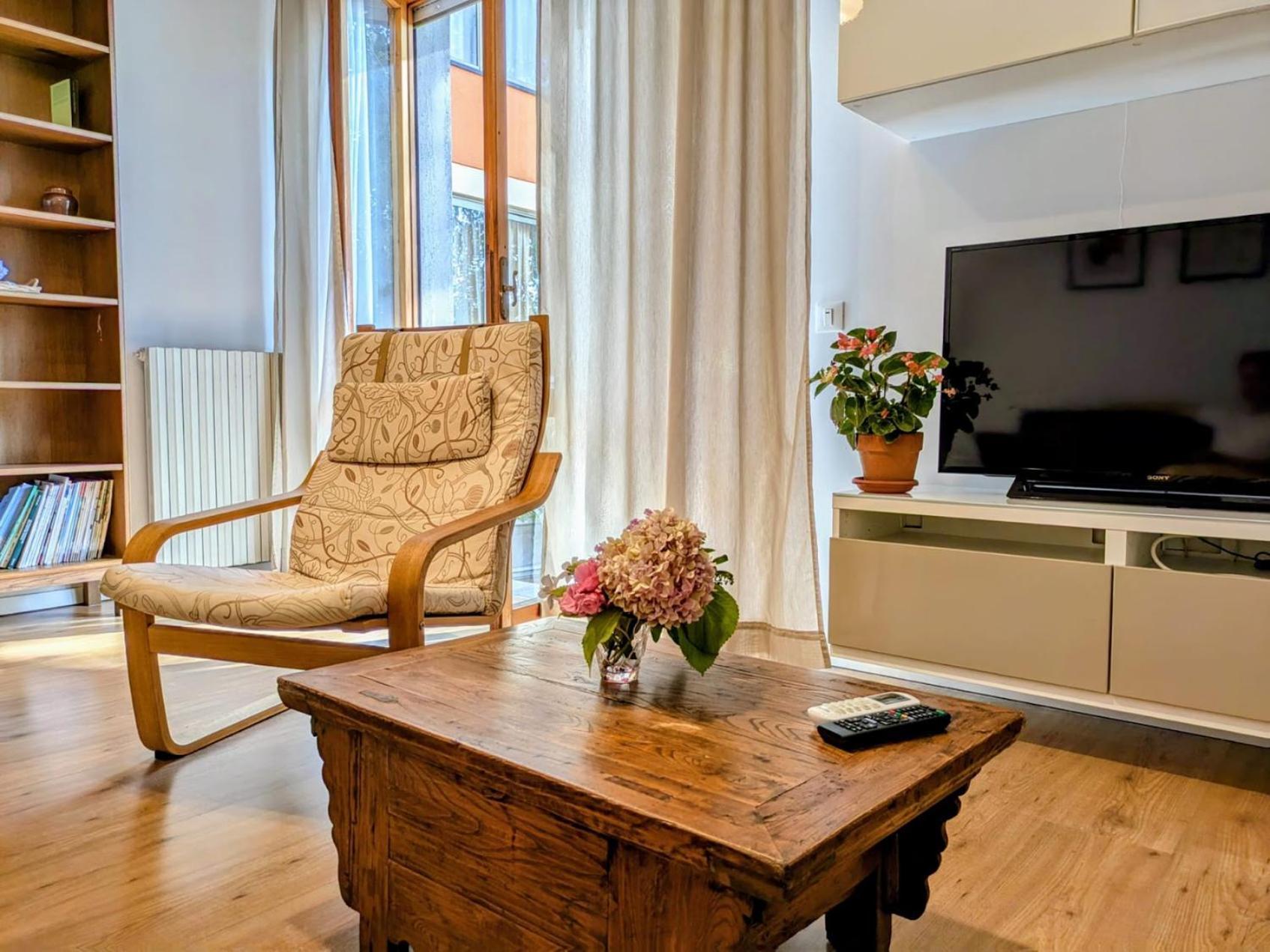 Appartamento Viale Puccini - Free Gated Parking - 3 Minutes From Center Lucca Bagian luar foto